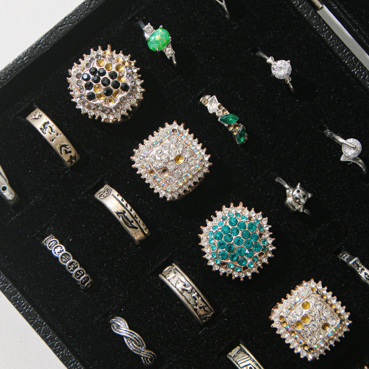 Jewelry Ring Organizer Box with 30 Slots, Clear Glass Lid, Portable Black Velvet Storage