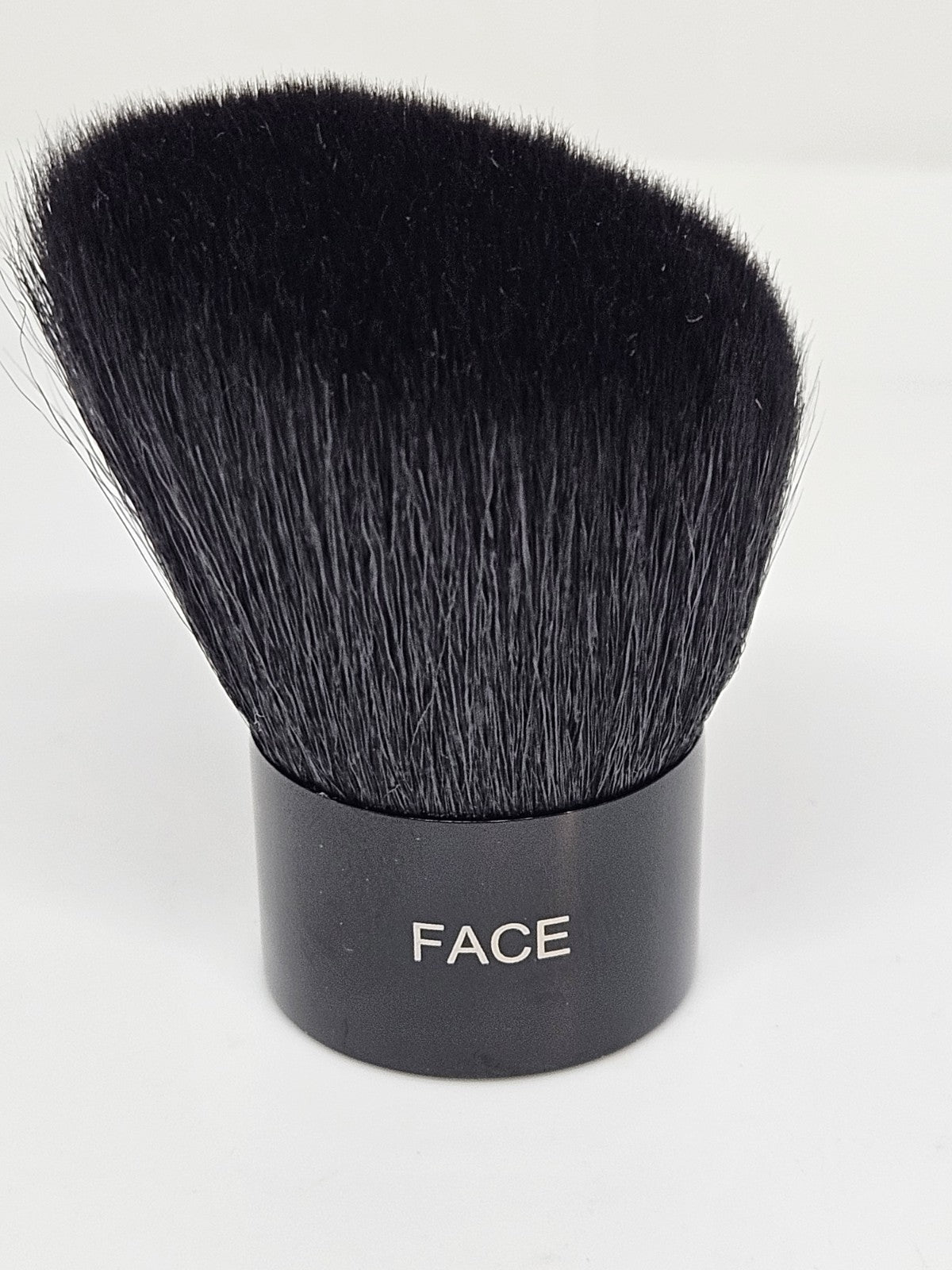 Face Angled Kabuki Brush by Laura Mercier