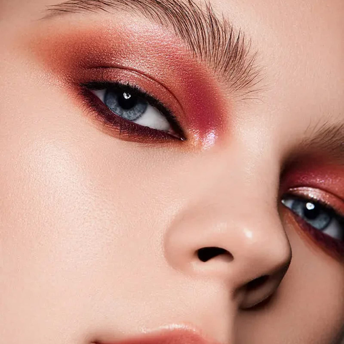 Colorful Eyeshadow Palette - 16 Highly Pigmented Shades for Eye Makeup