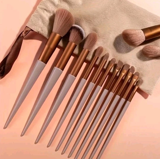 13-Piece Retro Makeup Brush Set with Hypoallergenic Nylon Bristles and Acrylic Handles