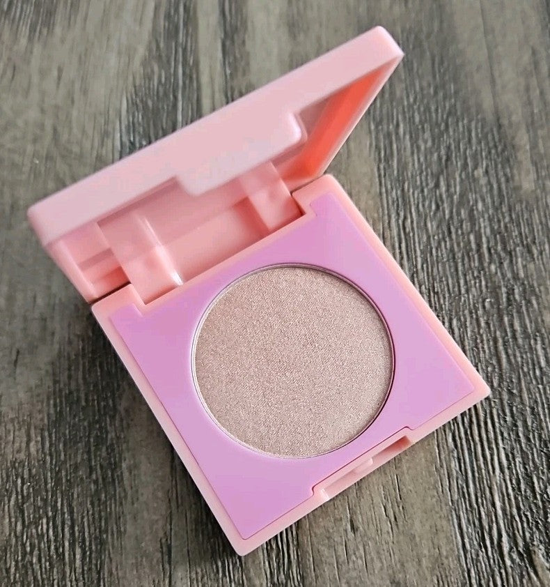 HipDot Light Beam Highlighter - Shimmery Makeup Powder, 0.06 Oz