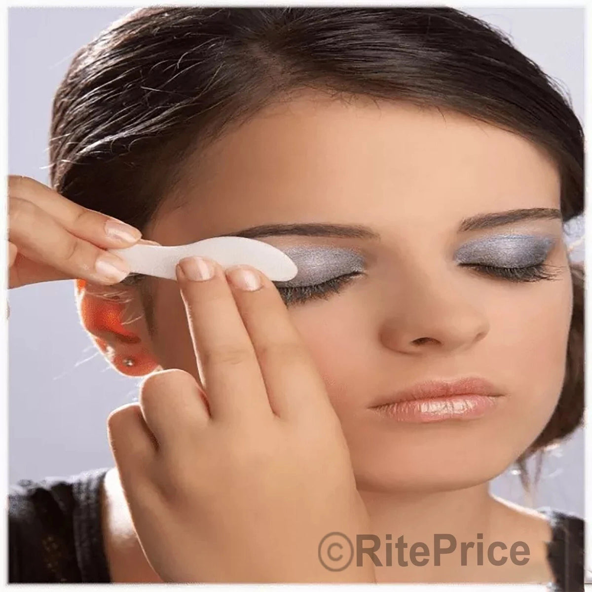 Eye Majic Instant Eyeshadow Palette with 16 Color Applications - Matte & Pearl Shades