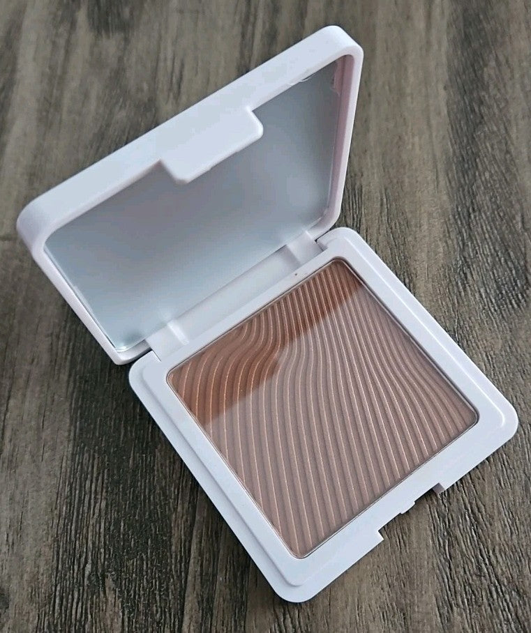 Luminous Bronzing Powder - Full Size 9g Bronzer for Natural Glow