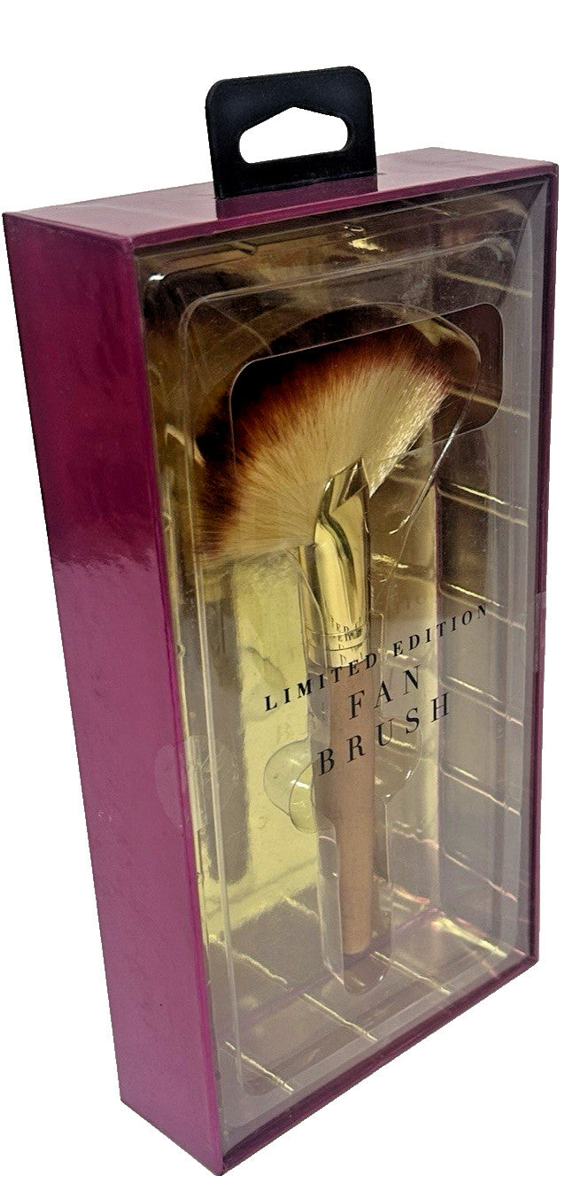 Fan Brush Makeup Brush Plush 5.5" Wooden Handle NIB