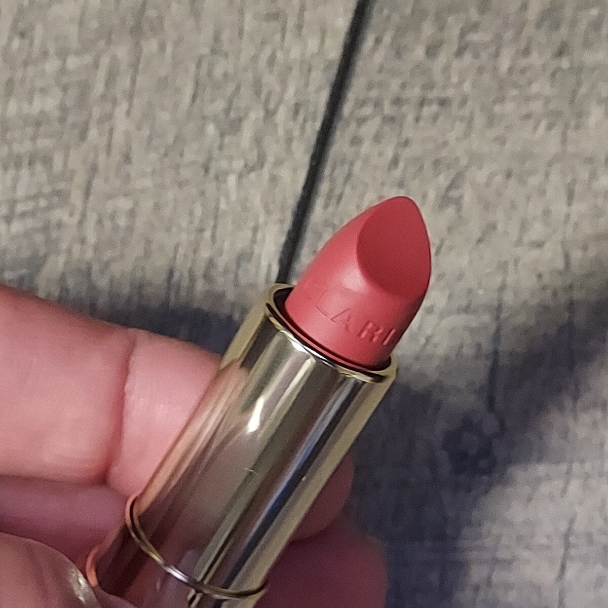 Moisturizing Matte Lipstick GUAVA 756V - Velvet Lip Color