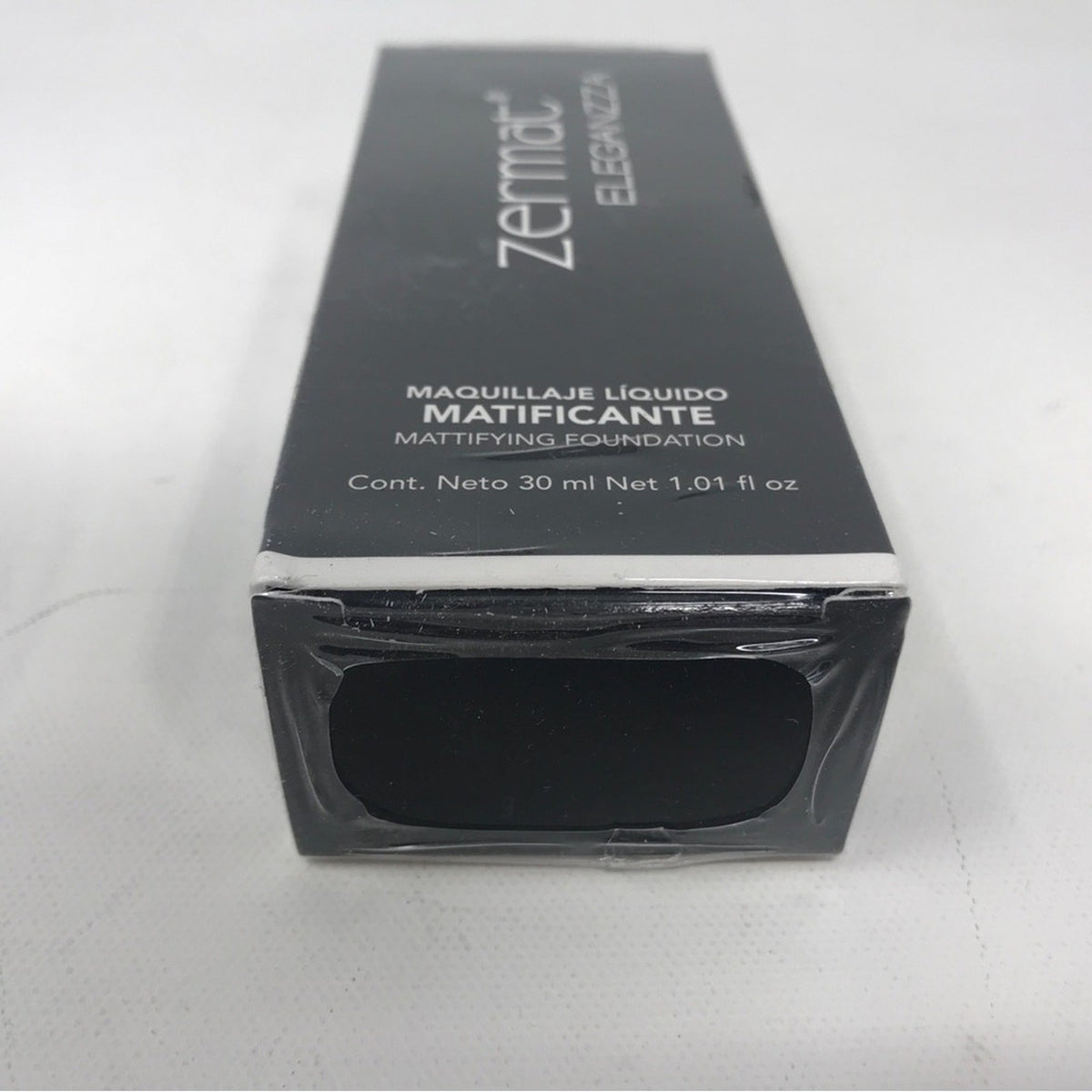 Mattifying Foundation 30ml - Natural Color, Oil Control, Pore Minimizer