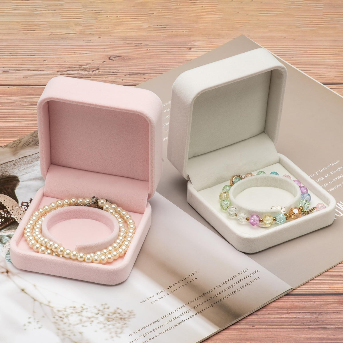 Velvet Jewelry Bracelet Gift Box - White, 9x9x4cm, Soft Velvet Storage Case