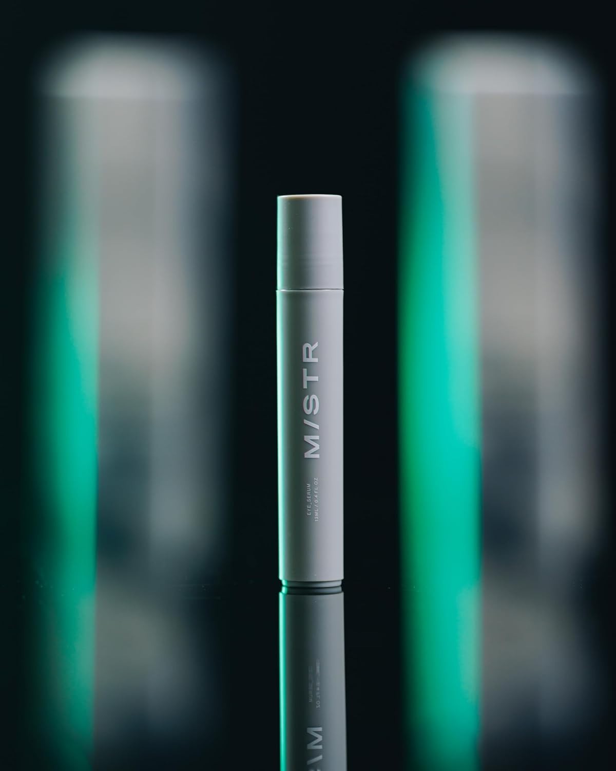 Hydrating Eye Serum for Men - Soothing & Brightening with Peptides & Retinol