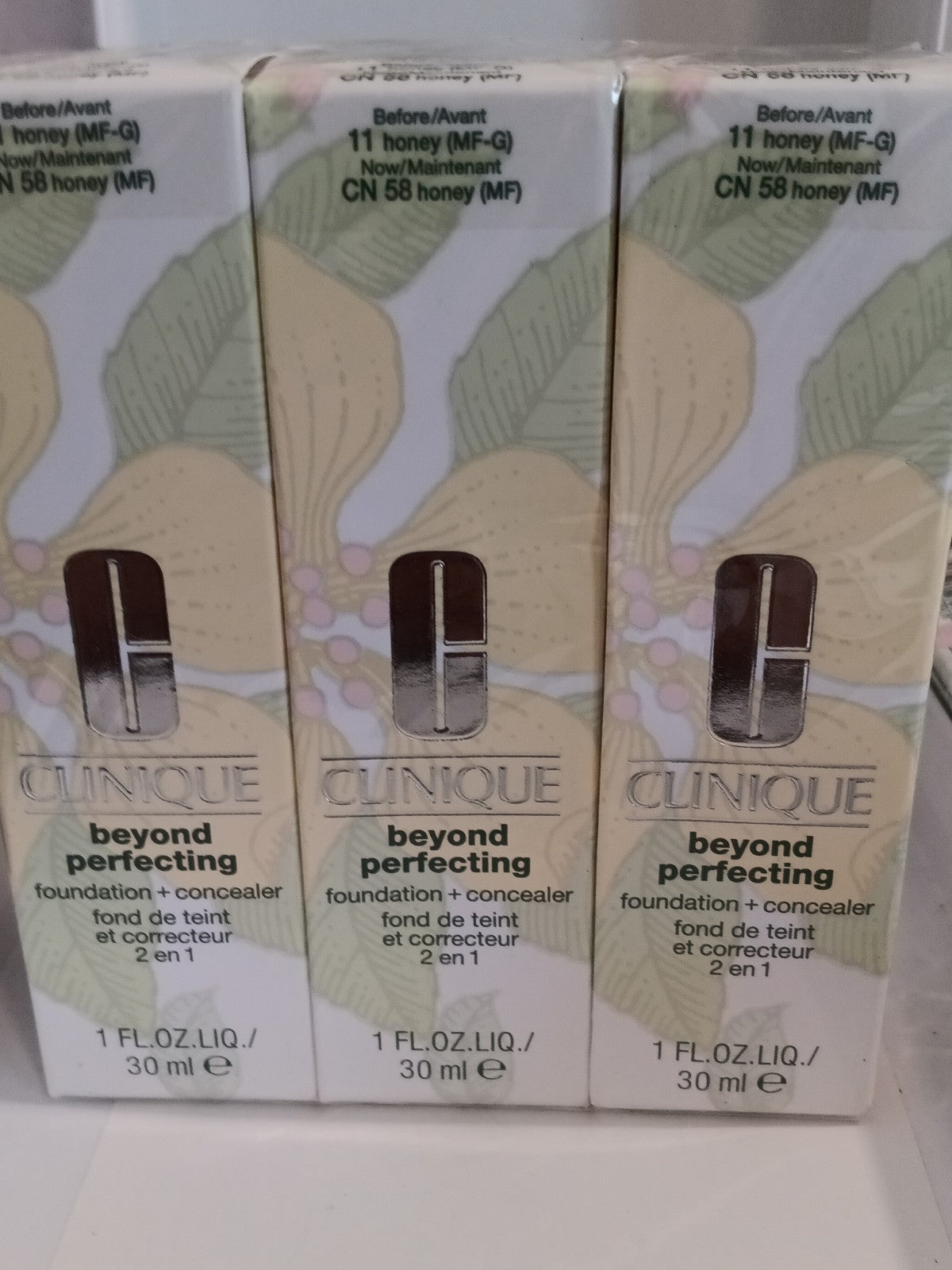 Clinique Honey Foundation Concealer 2-in-1 - Free Shipping