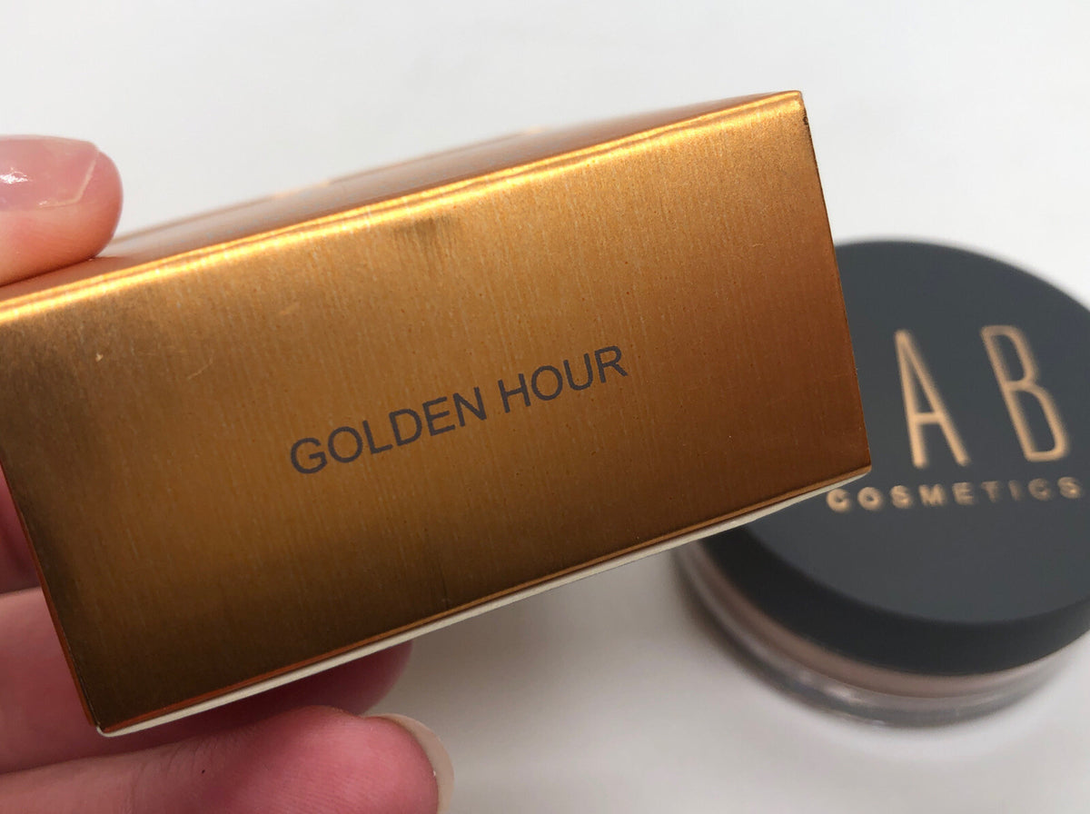 Illuminating Dust Powder - Golden Hour Highlighter for Face & Body