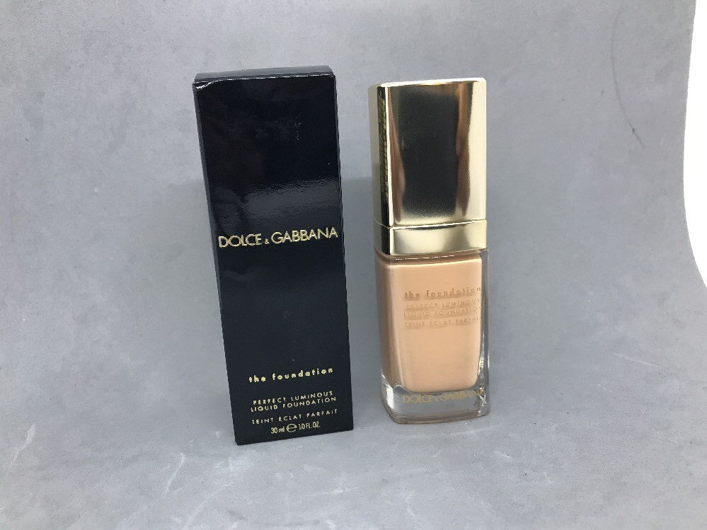 Liquid Foundation Rose Beige 140 - Light, Buildable, Radiant Makeup