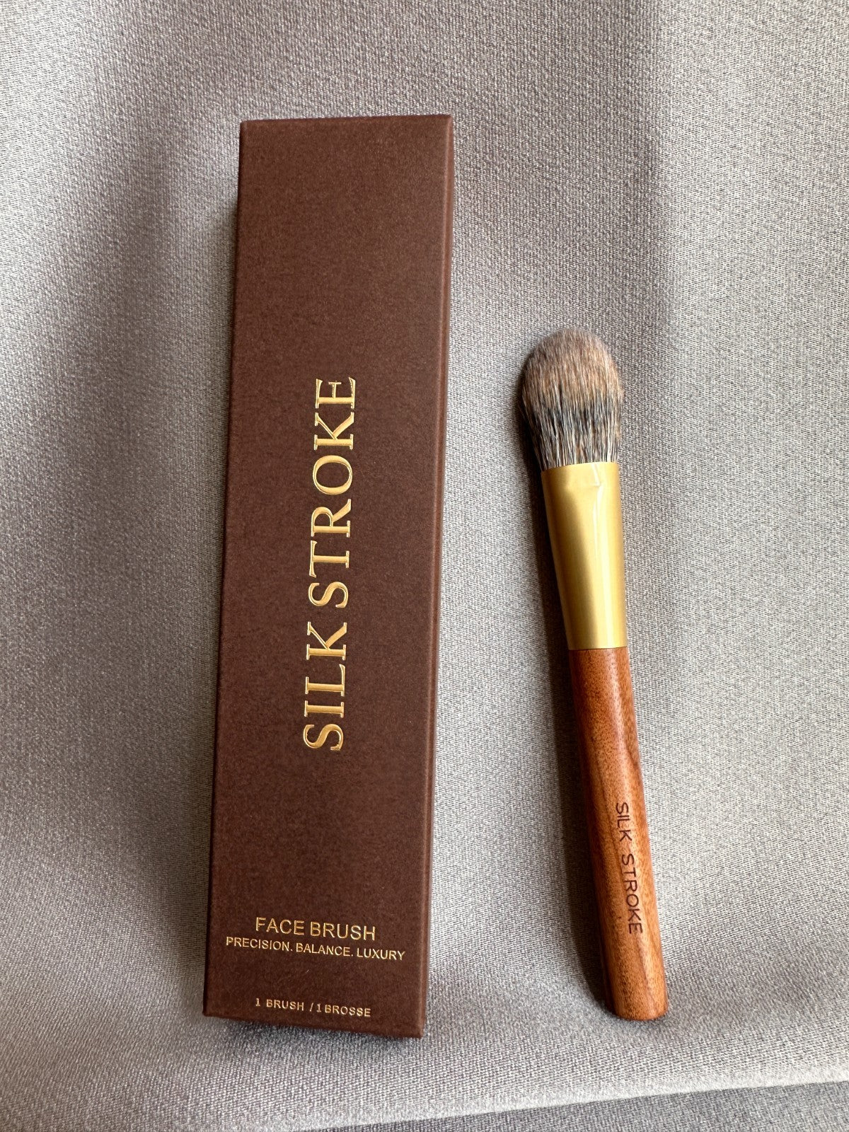 Luxury Face Blush & Contour Brush with Yellow Squirrel Hair – Soft, Precise Makeup Tool