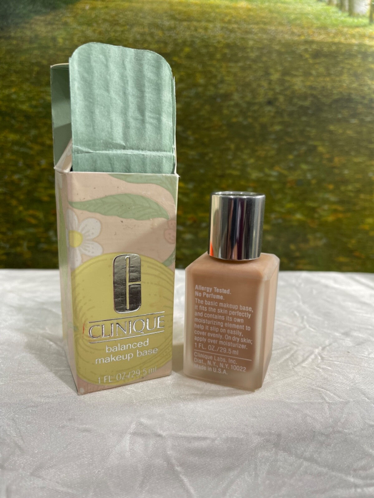 Clinique Balanced Makeup Base 1 fl oz in 16 Warmer - New with Box