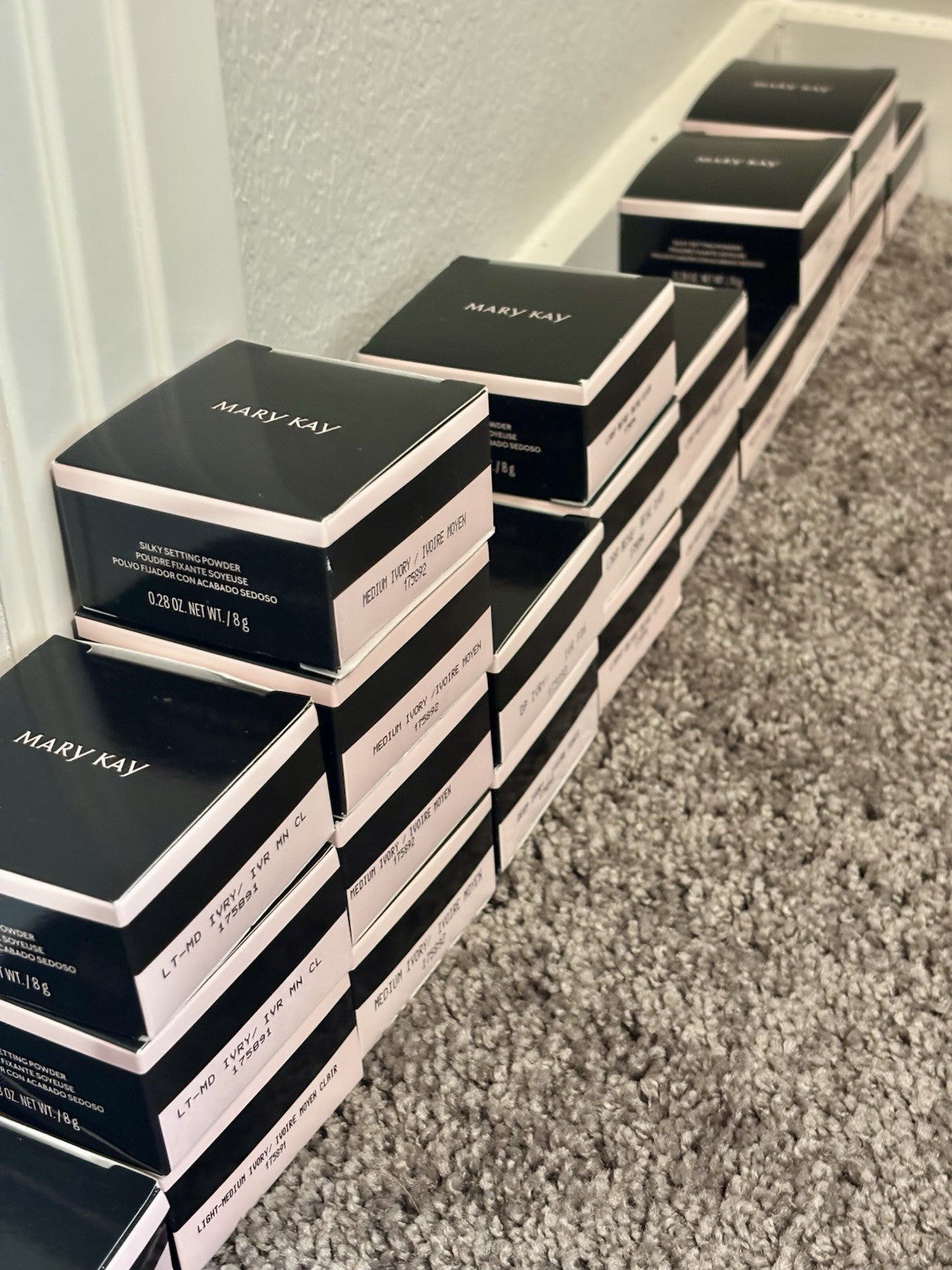 Loose Powder Foundation - Custom Shade Selection for Flawless Finish