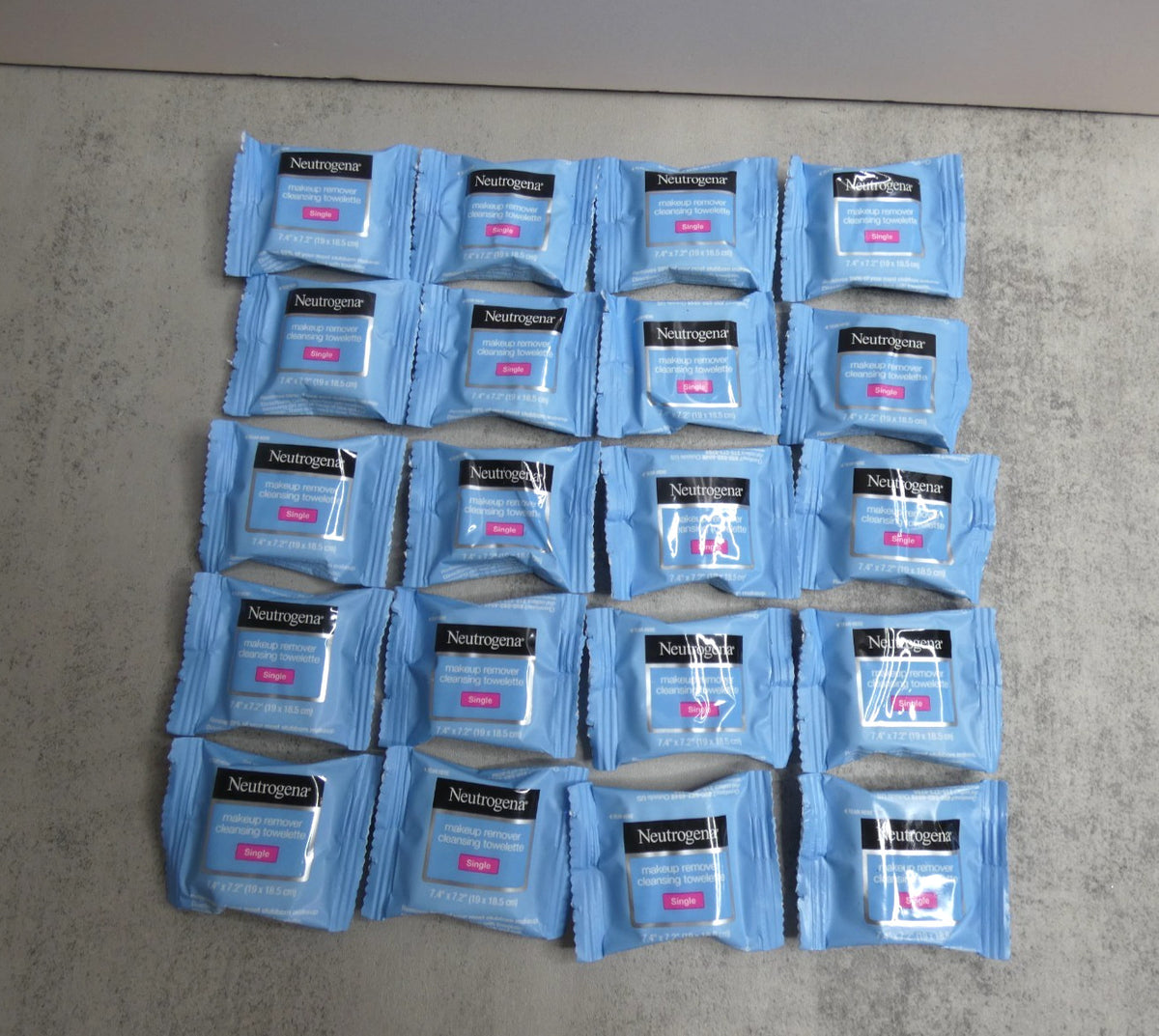 Neutrogena Makeup Remover Cleansing Towelettes - Pack of 20 Individually Wrapped