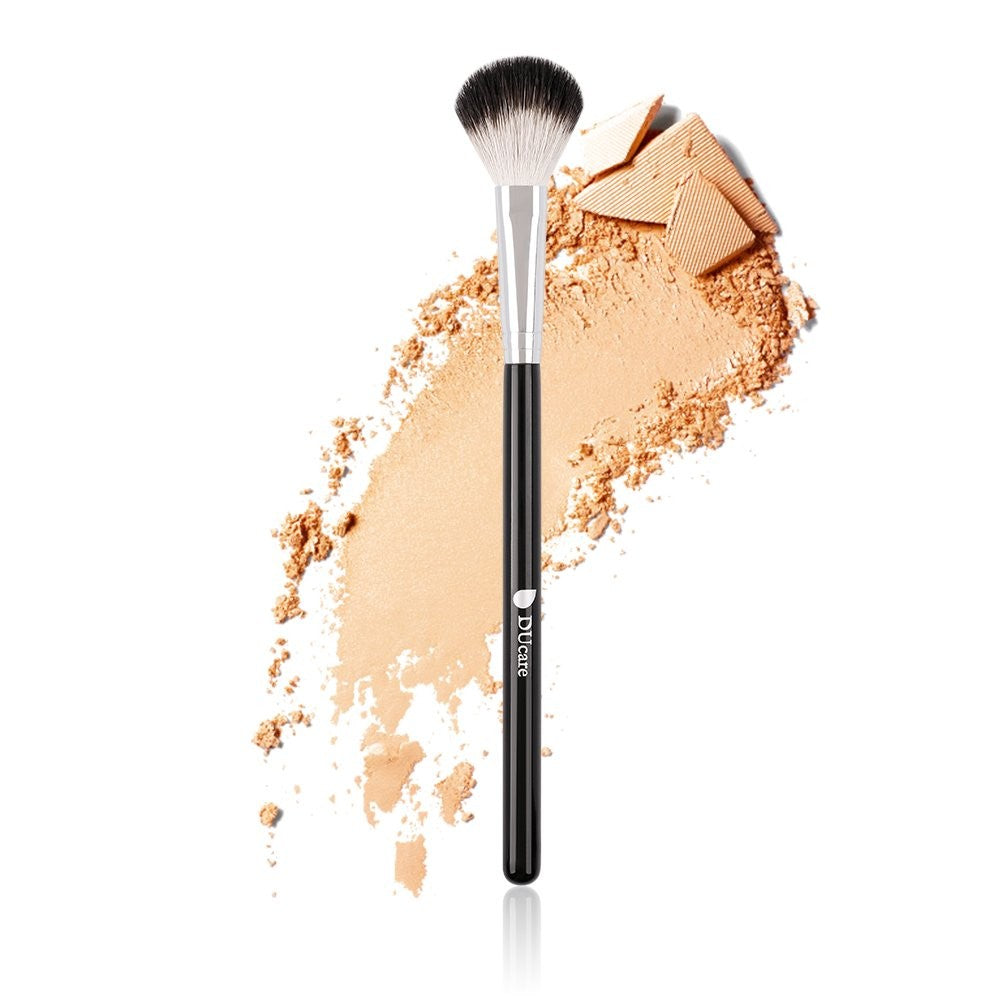 Highlighter Makeup Brush - Soft Goat Hair Blending and Precision Face Brush