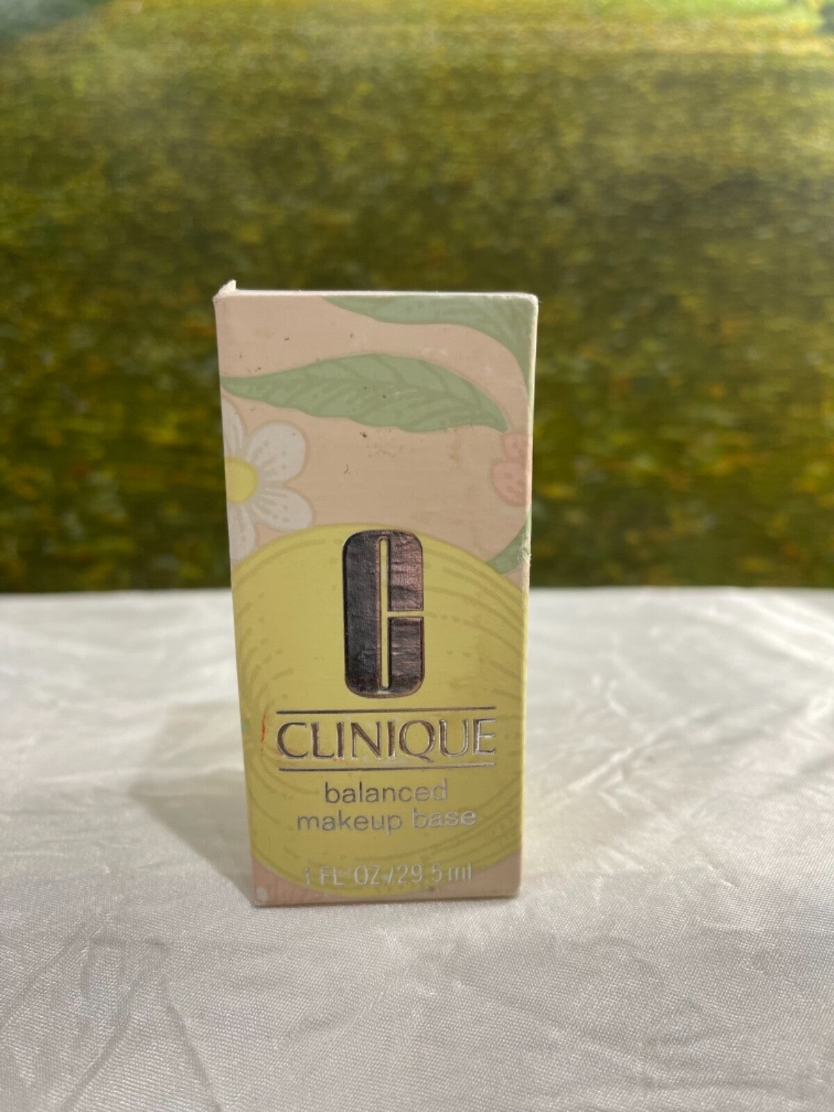 Clinique Balanced Makeup Base 1 fl oz in 16 Warmer - New with Box