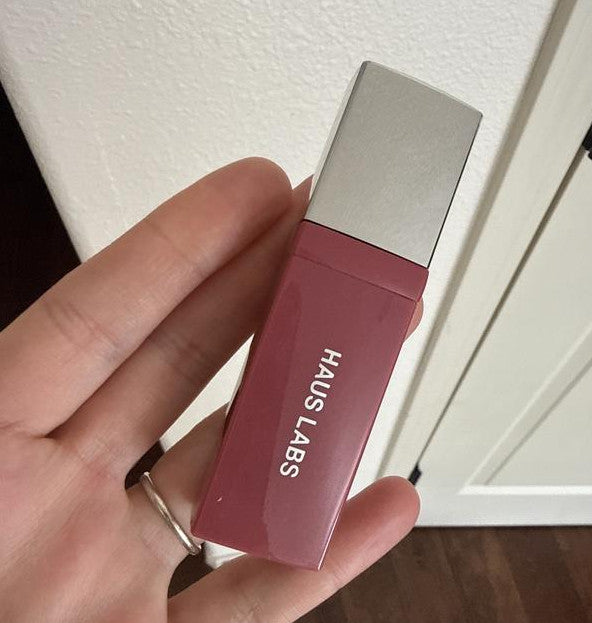 Long-Wear Lip Lacquer with High Shine - 8 Shades, Transfer Proof