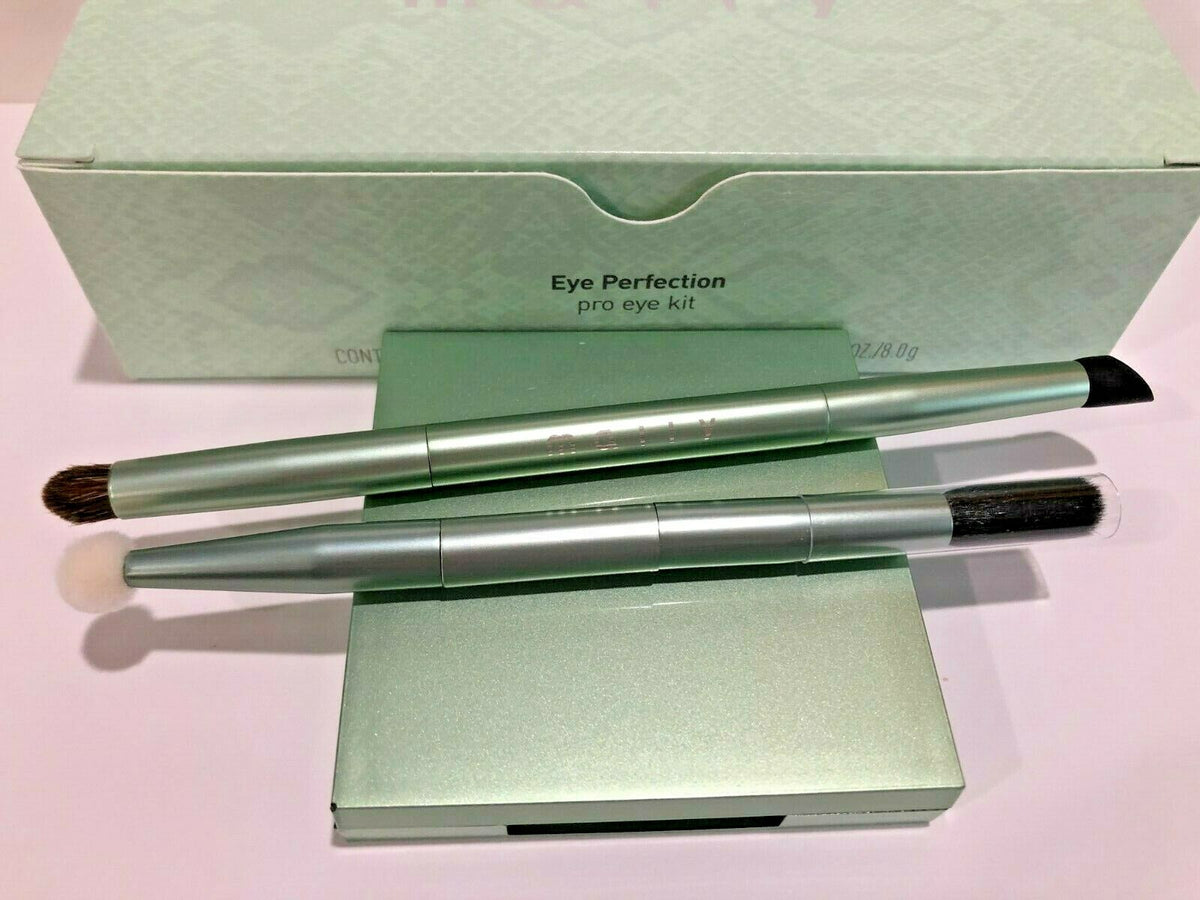 Eyeshadow Quad Kit with 2 Brushes - Eye Makeup Set for Precision & Color
