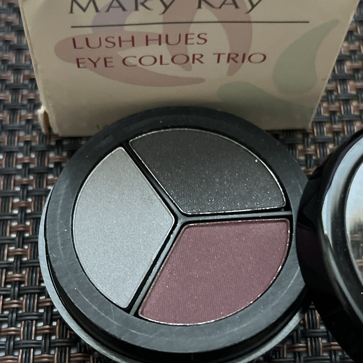Mary Kay Lush Hues Eye Shadow Trio - Precious Metals Retired Color 3923