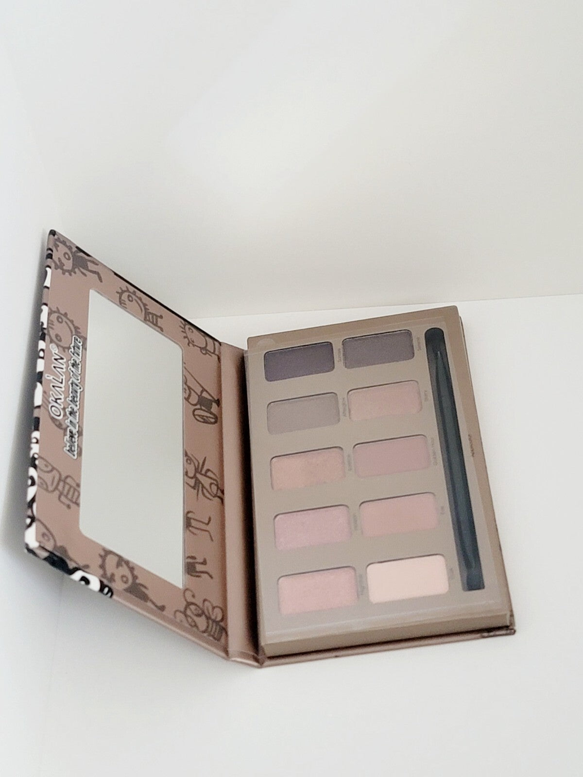 Natural Eyeshadow Palette with 10 Shades for Day and Night Looks