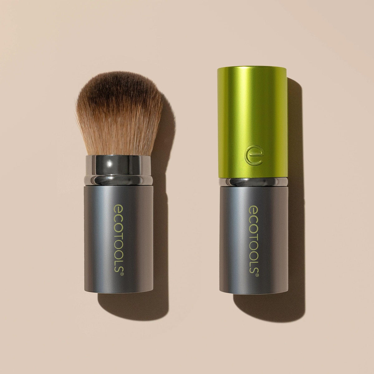 Retractable Kabuki Makeup Brush - Travel-Friendly, Eco-Friendly & Vegan
