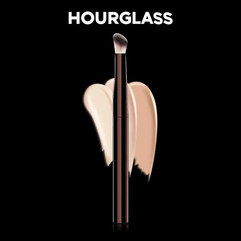 Seamless Finish Concealer Brush - Makeup & Cosmetic Tool for Flawless Skin