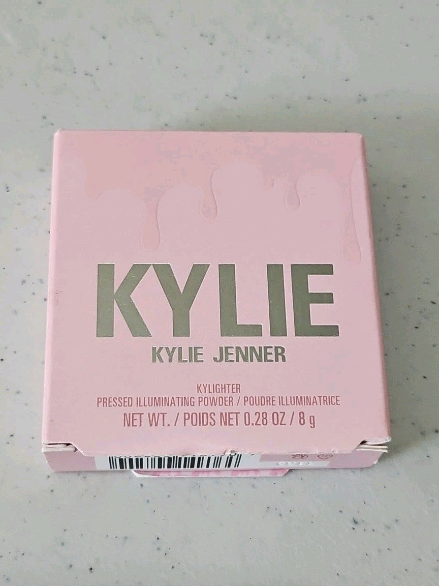 Kylighter Illuminating Powder - Ice Me Out by Kylie Cosmetics 0.28 oz