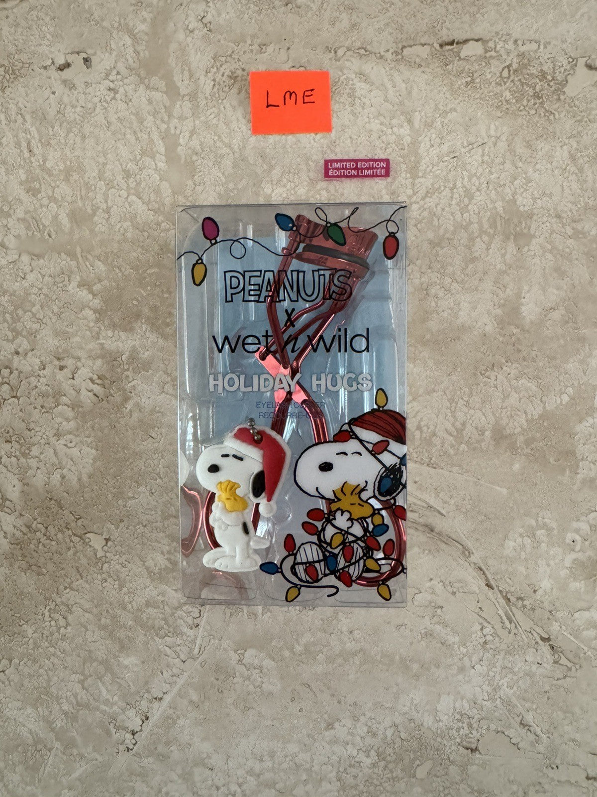 Wet n Wild Snoopy Holiday Hugs Eyelash Curler - New