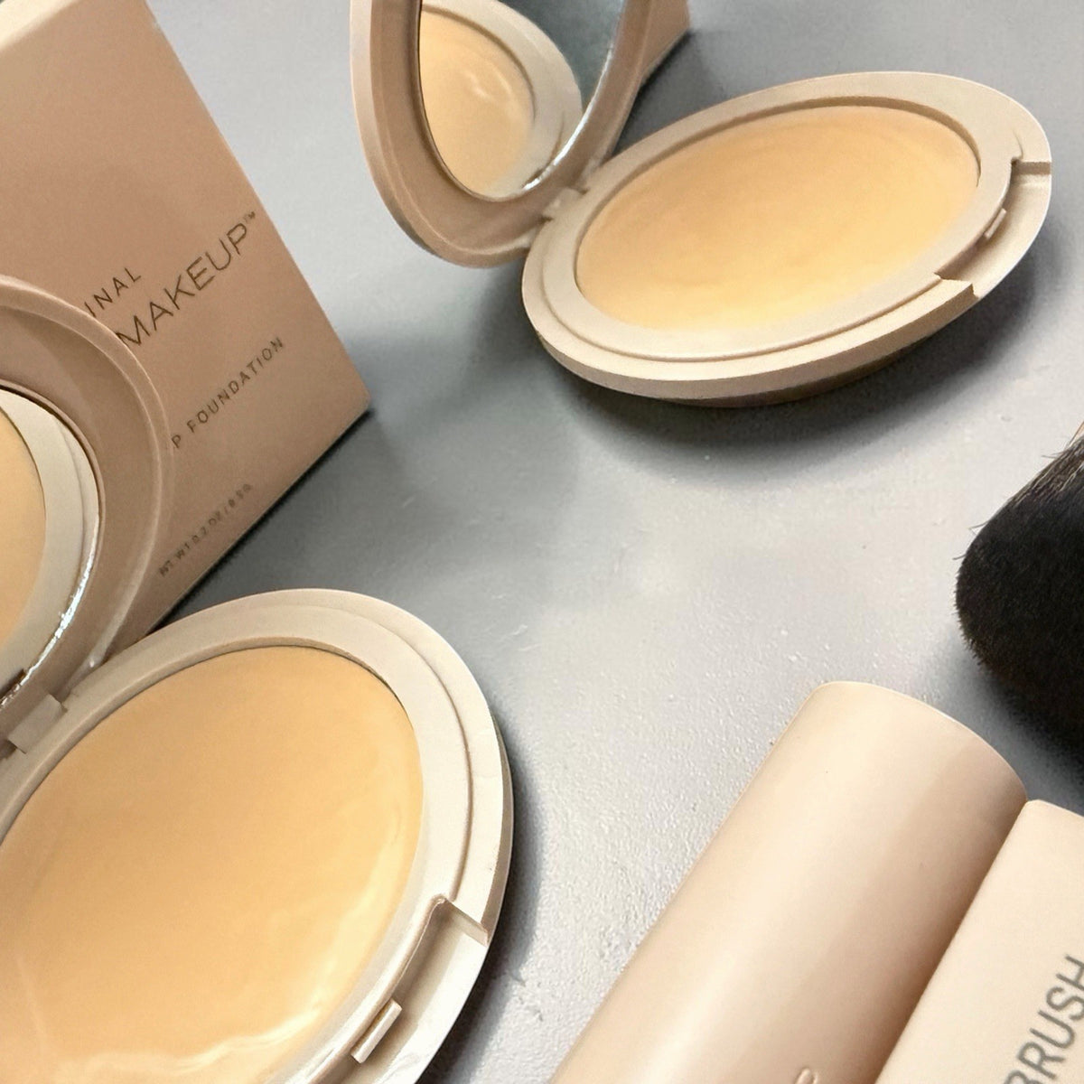 Buildable No Makeup Foundation Duo Set with Brushes - Light Medium