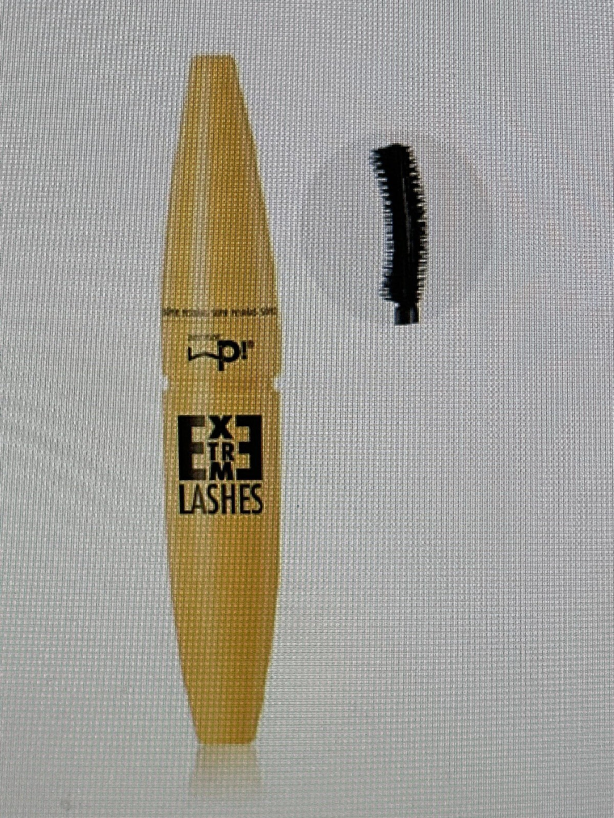 Extreme Lash Mascara with Natural Waxes and Curved Silicone Brush - 0.52 Oz
