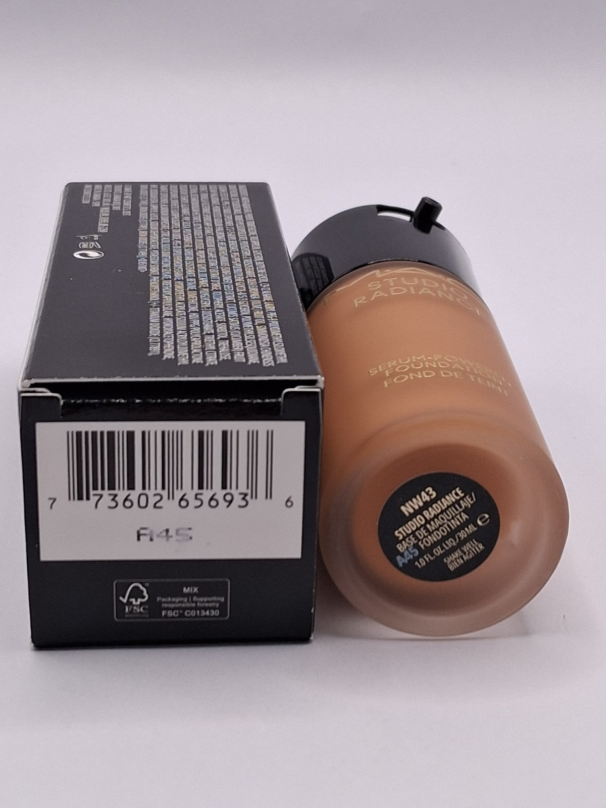NW43 Studio Radiance Serum Powered Foundation for Flawless Makeup