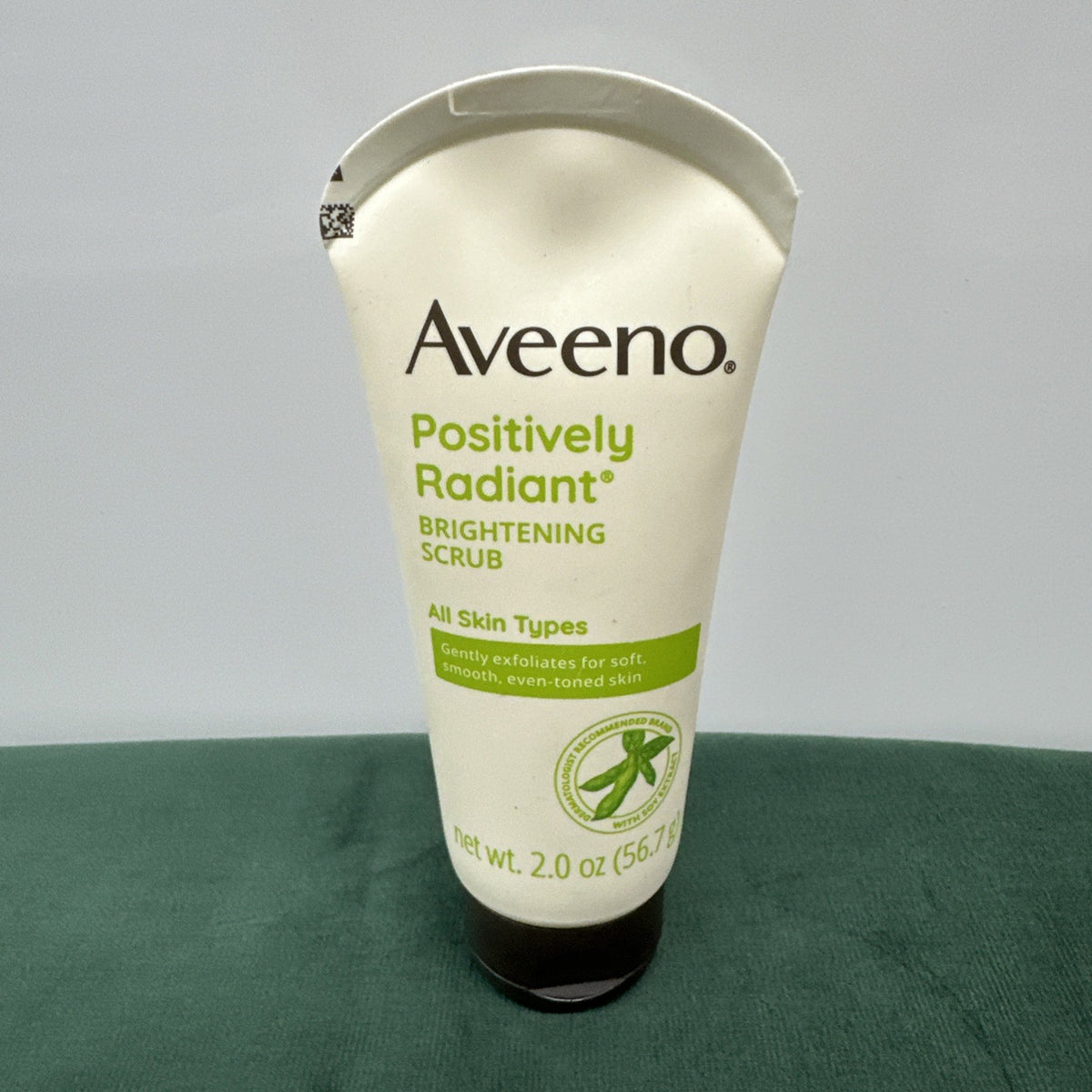 Aveeno Positively Radiant Skin Brightening Exfoliating Daily Facial