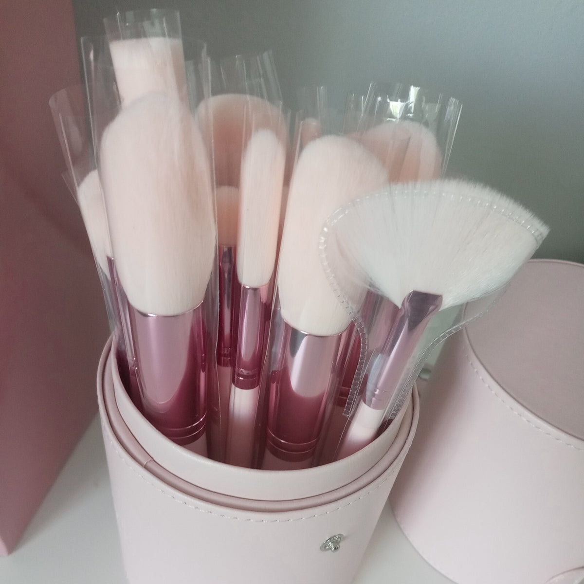 BeBella Take Me To Malibu 24-Piece Makeup Brush Set in Case - Pastel Pink