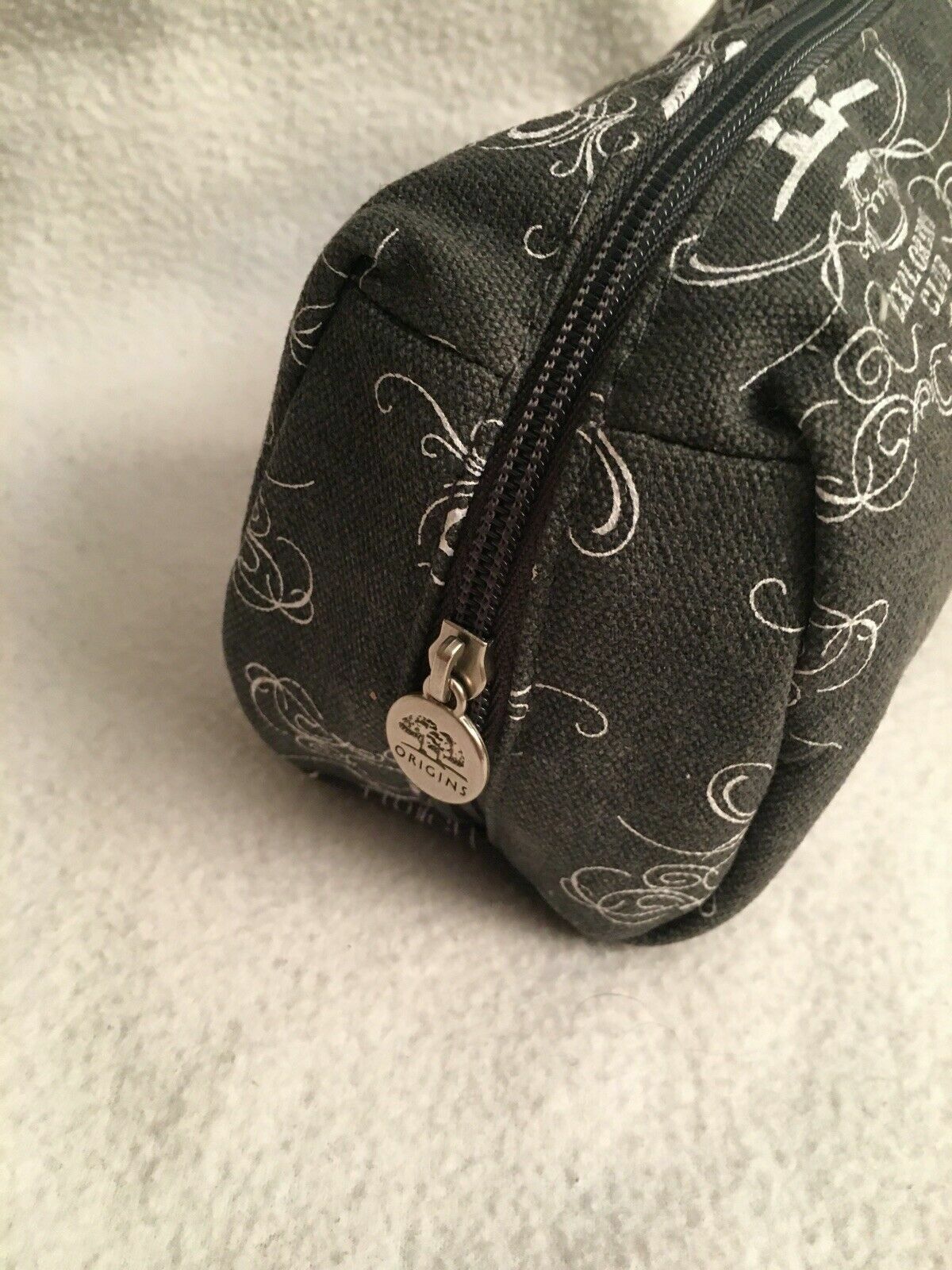 Origins Gray Canvas Makeup Bag with Zip Closure - Explorer's Club Case