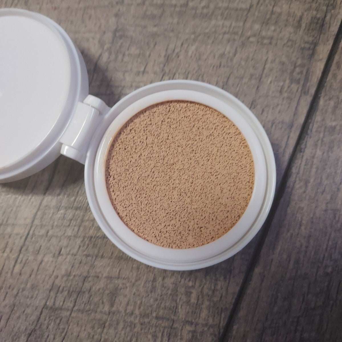 Clarins Everlasting Cushion Foundation Refill SPF 50 Nude 105 — Sealed