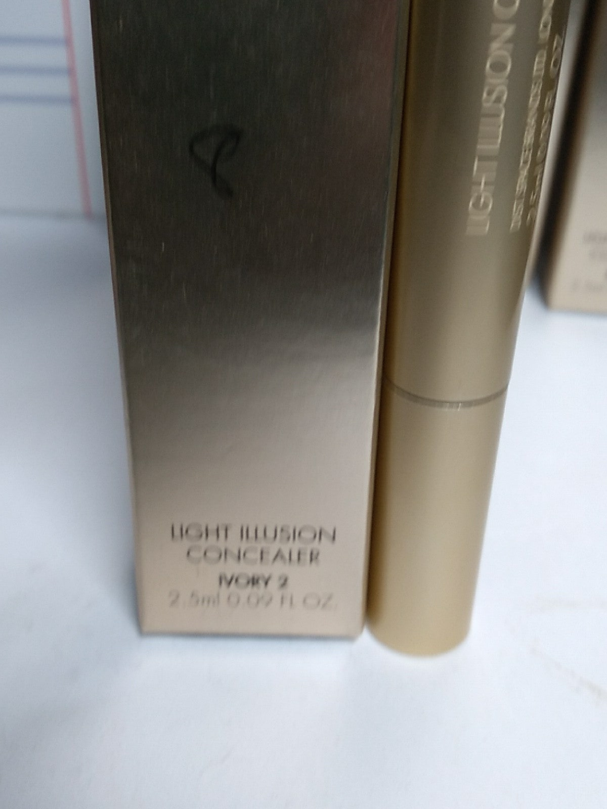 Eve Lom Light Illusion Concealer Ivory 2 - Flawless Face Makeup
