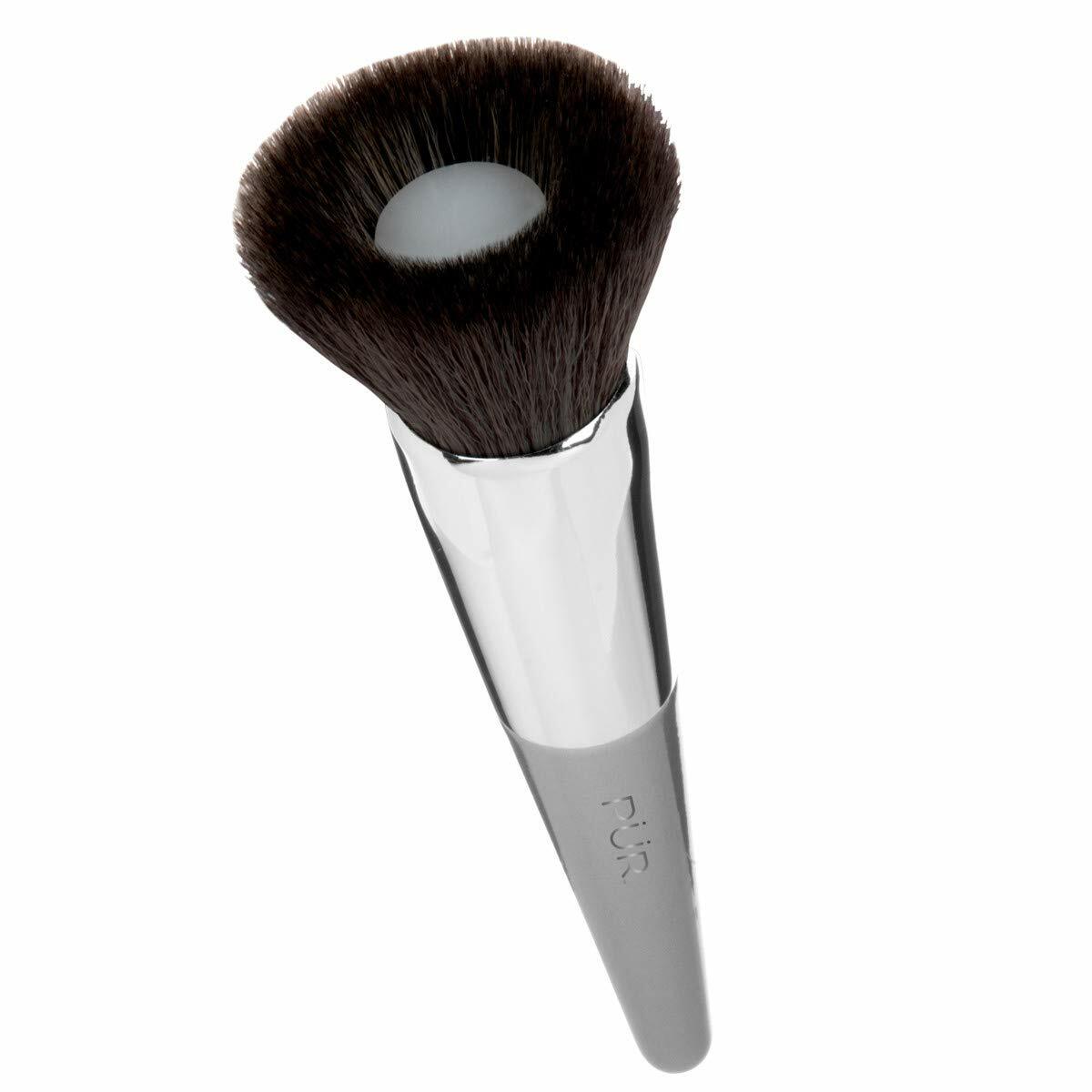 Dual-Action Makeup Applicator with Silicone Center and Soft Bristles
