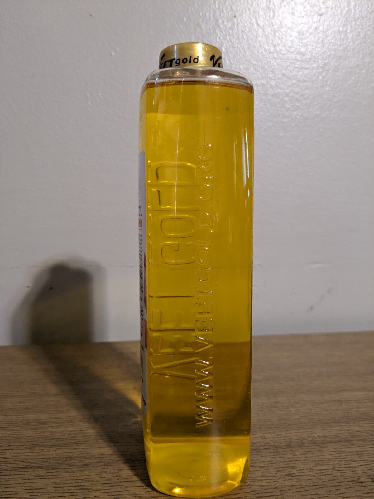 Veet Gold Turmeric Body Oil 1000ml - Skin Whitening & Nourishing