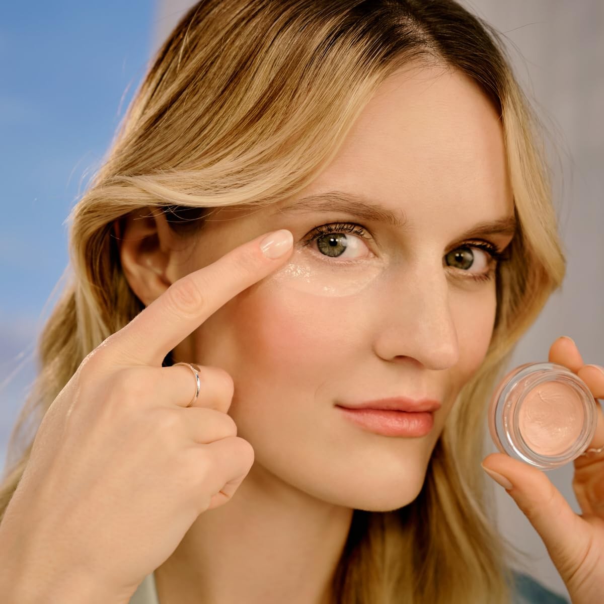 Under Eye Brightener Light Rose - Vegan & Cruelty-Free Makeup Corrector