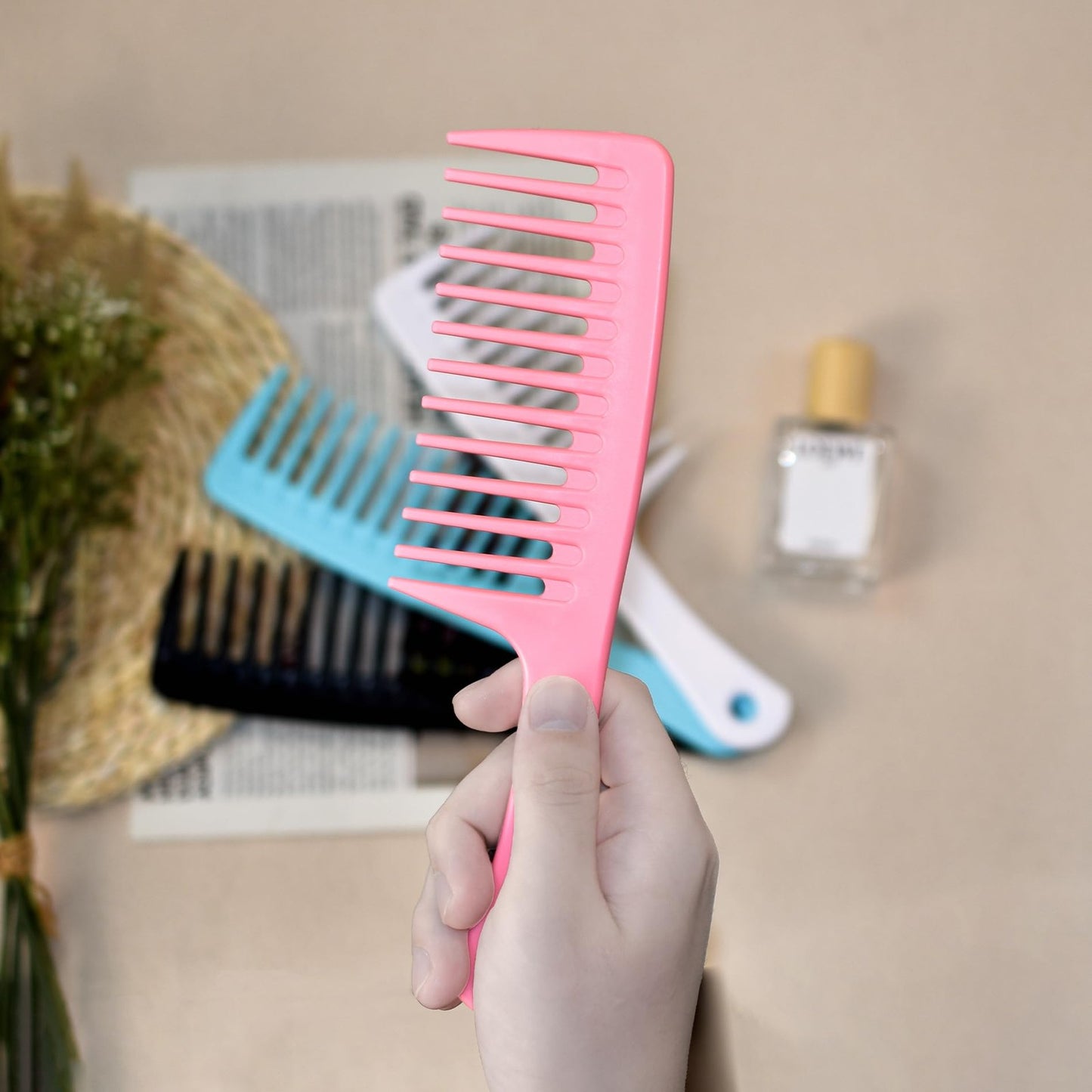4 Pieces Wide Tooth Comb Set for Hair Care - Black & White, Professional Styling Tool