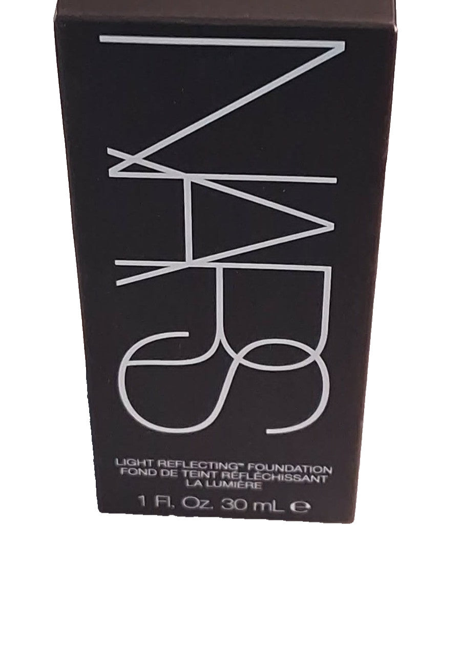 Medium Shade Reflecting Foundation - Warm Peachy-Golden Undertones