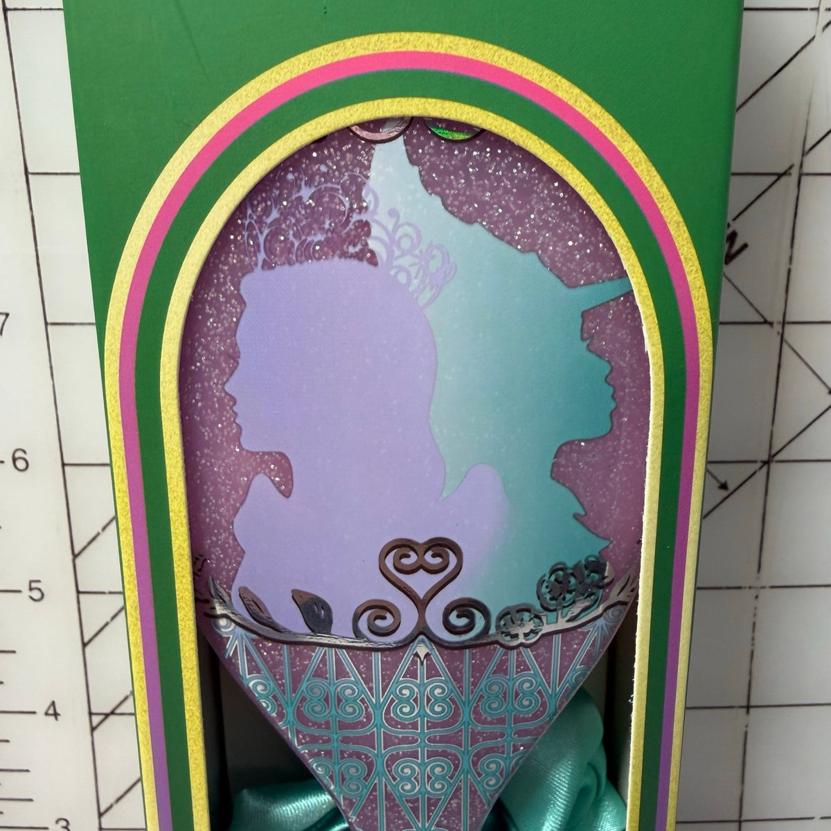 Wet Brush x Wicked True Friendship Glinda Elphaba Detangler Satin