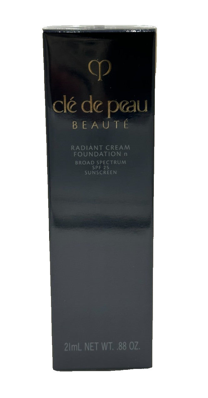 Cream Foundation SPF 25 B30 - Radiant Face Makeup, Sealed