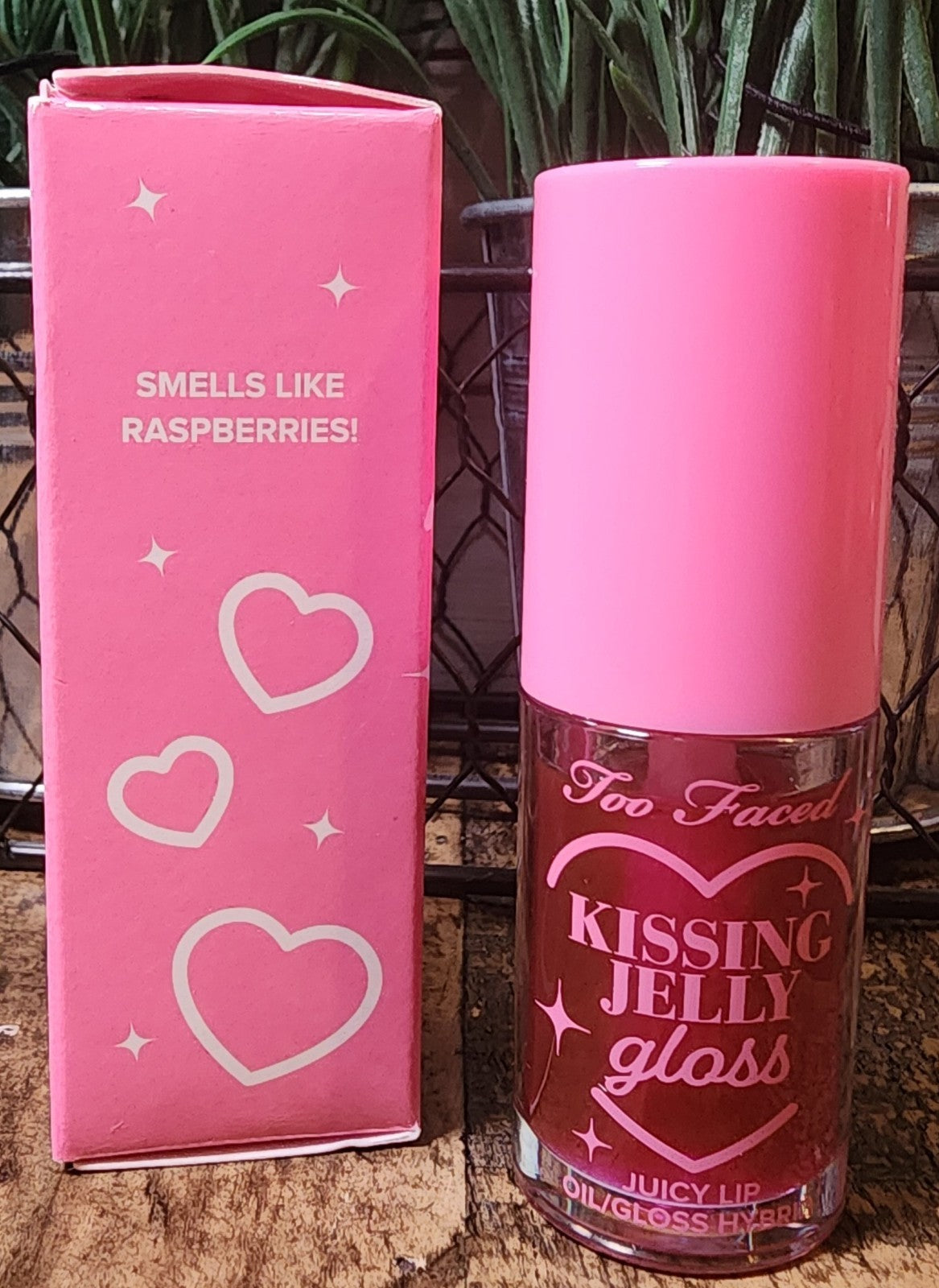 Non-Sticky Lip Oil Gloss - Raspberry Hydrating Lip Shine 4.5mL