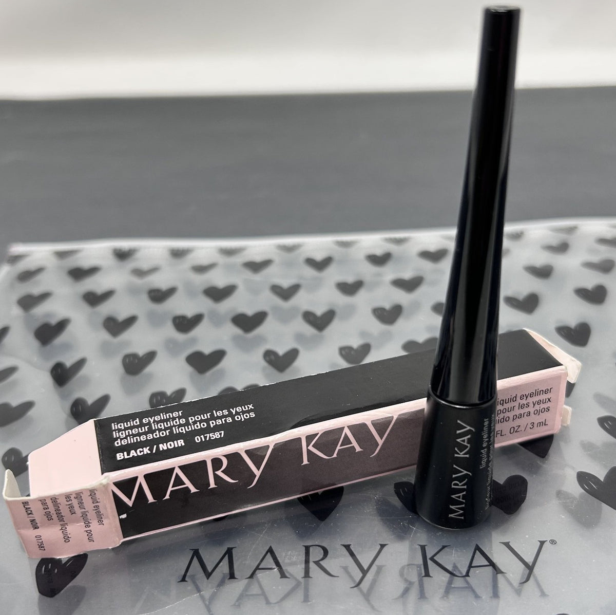 Waterproof Liquid Eyeliner Pen - Black, Long-Lasting, Full Size