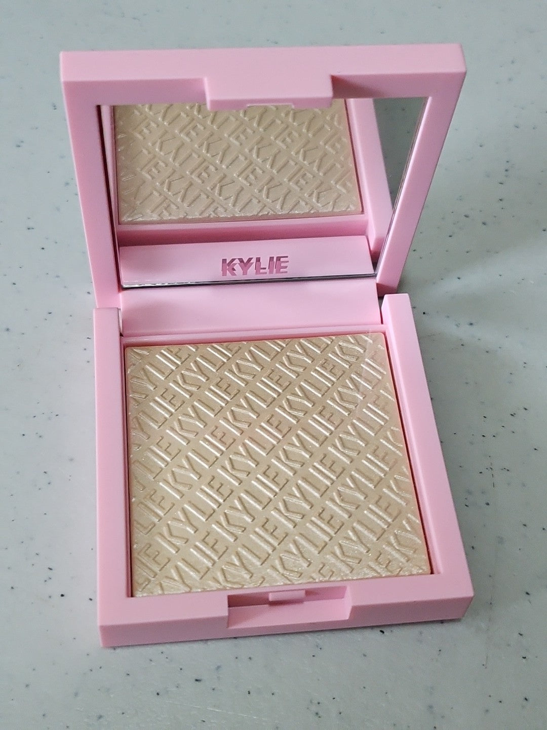 Kylighter Illuminating Powder - Ice Me Out by Kylie Cosmetics 0.28 oz