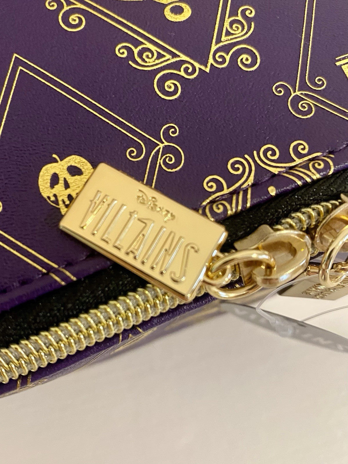 Villains Evil Queen Makeup Cosmetic Bag - New with Tags