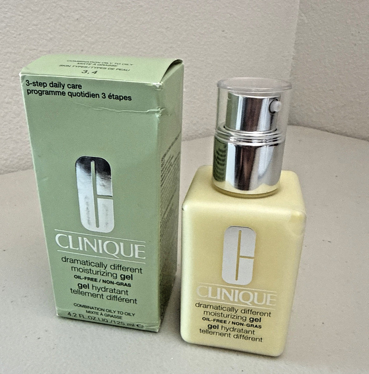 Clinique Dramatically Different Moisturizing Gel Pump NIB 4.2oz Oily