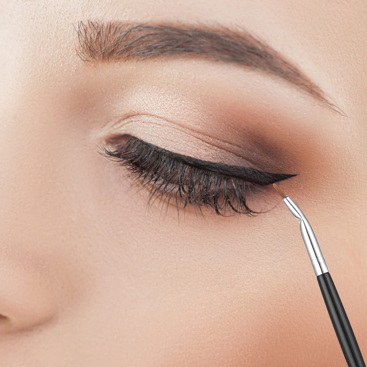 Fine Angled Eyeliner Brush – Precision Gel Eyeliner Tool, Synthetic Bristles